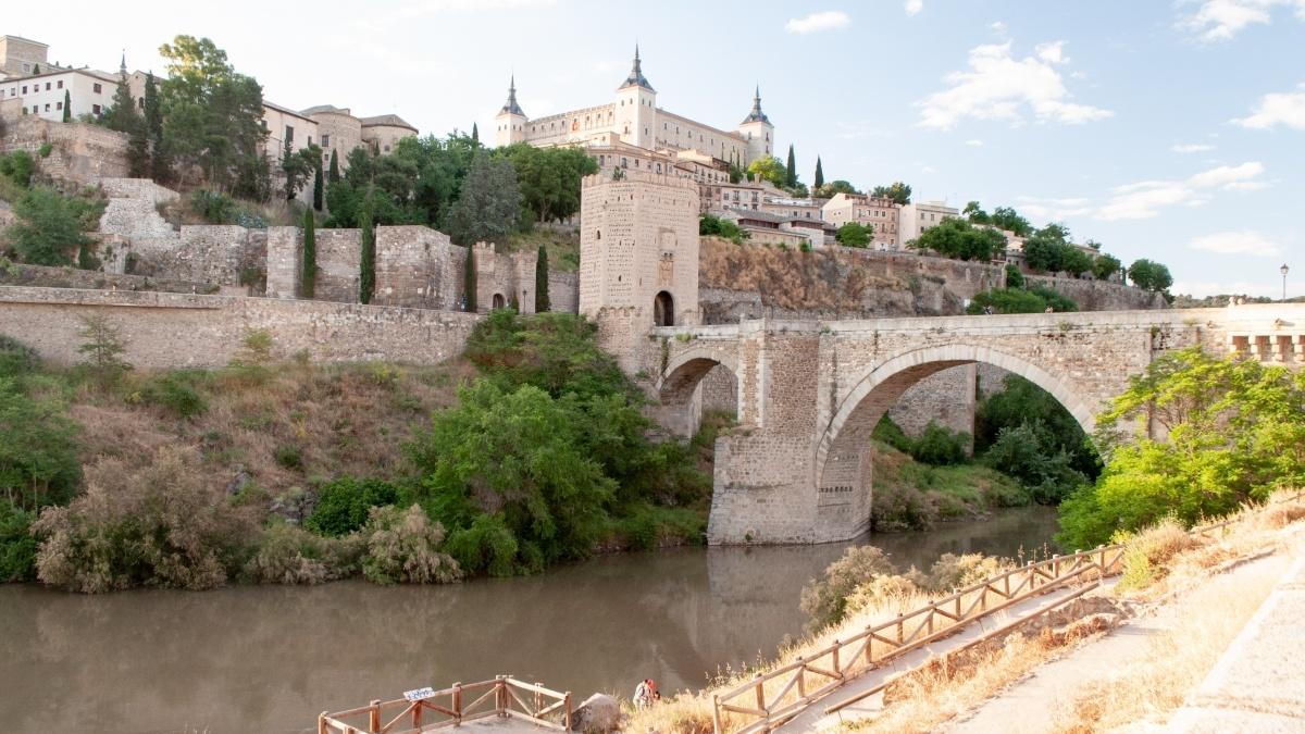 Alcázar的托莱多，一个石头堡垒，位于西班牙托莱多的最高部分.